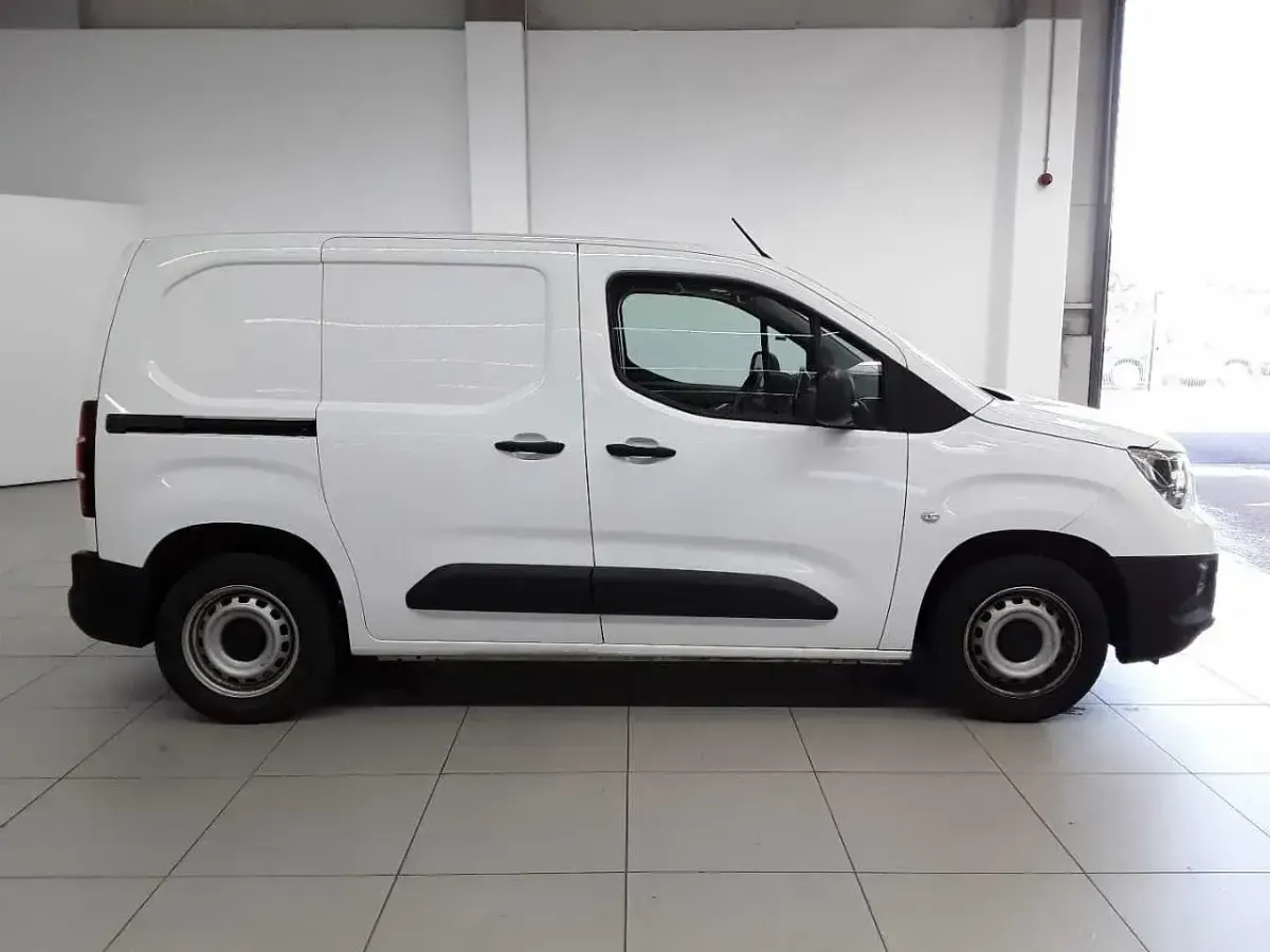 Gebraucht Opel Combo Selection 110 PS (80 kW) 2021 Jade weiß Van / Kleinbus