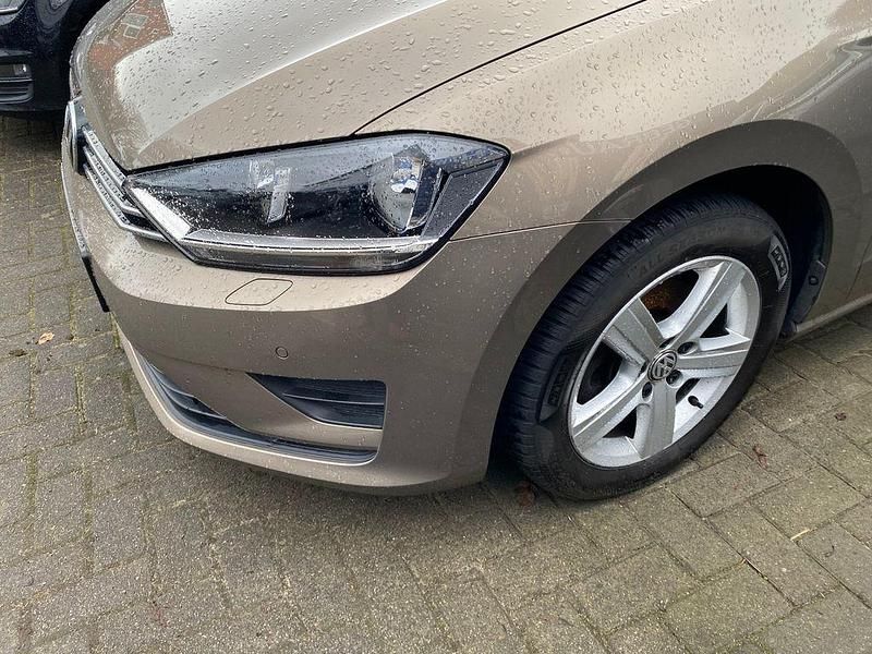 Gebraucht VW Golf VII 125 PS (91 kW) 2015 Gold Limousine