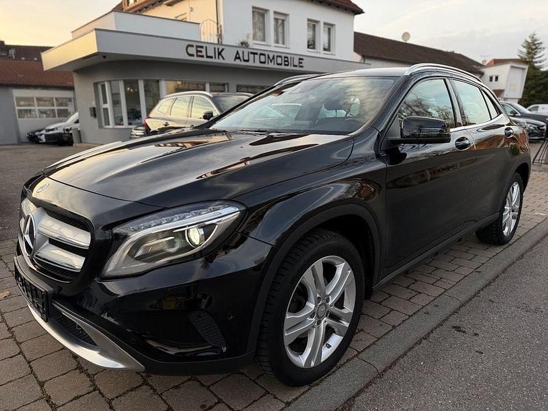 Schwarz Gebraucht 2016 Mercedes GLA180 SUV | 13.490 € (Fairer Preis) - Bild 1/4