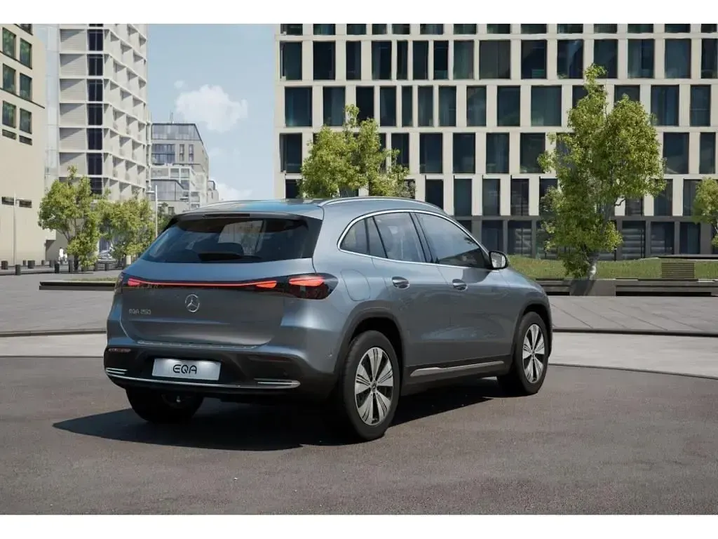 Gebraucht Mercedes EQA250 Progressive 139 kW (190 PS) 2025 Silber metalliclack hightechs SUV