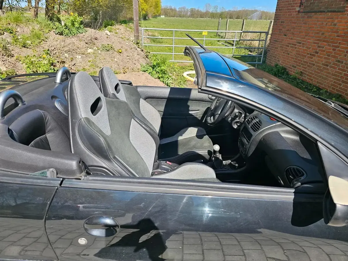 Gebraucht Peugeot 206 CC 109 PS (80 kW) 2006 Schwarz Cabrio