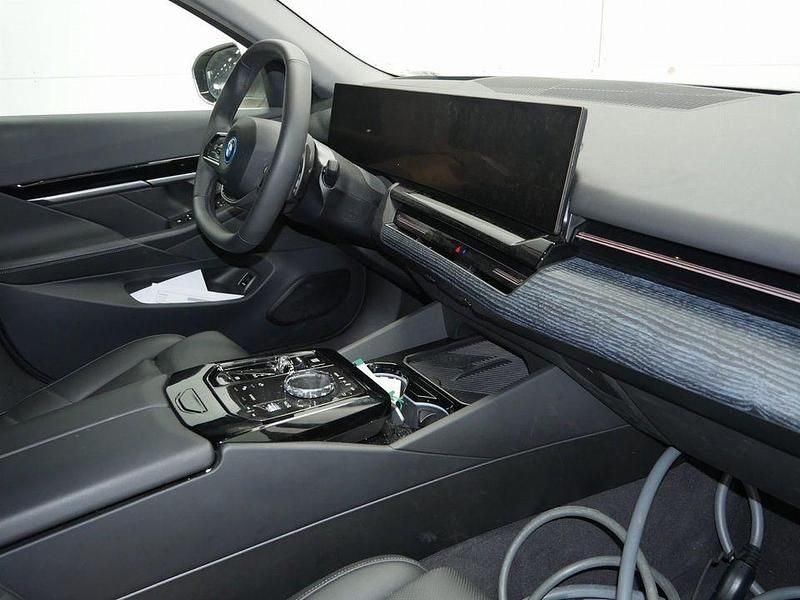 Gebraucht BMW 530e Comfort Edition 299 PS (219 kW) 2024 Schwarz Kombi