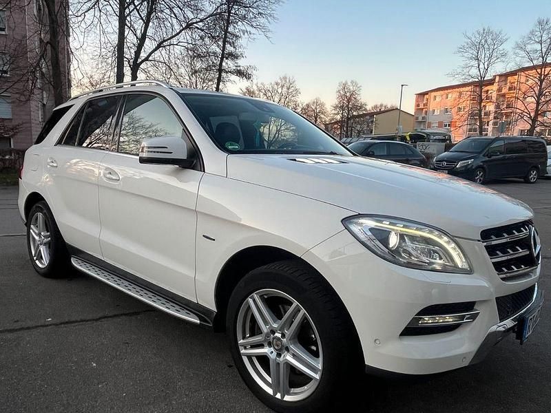 Gebraucht Mercedes ML250 204 PS (150 kW) 2012 Weiß SUV