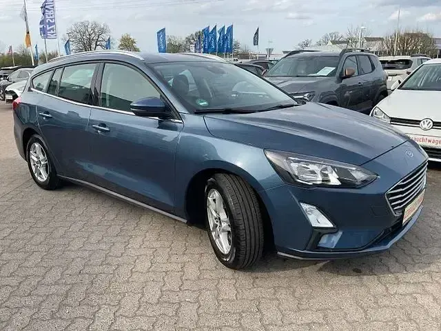 Używany Ford Focus Cool & Connect 125 KM (91 kW) 2022 Niebieski Kombi
