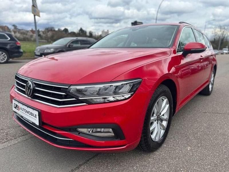 Gebraucht VW Passat 110 PS (80 kW) 2023 Rot Kombi