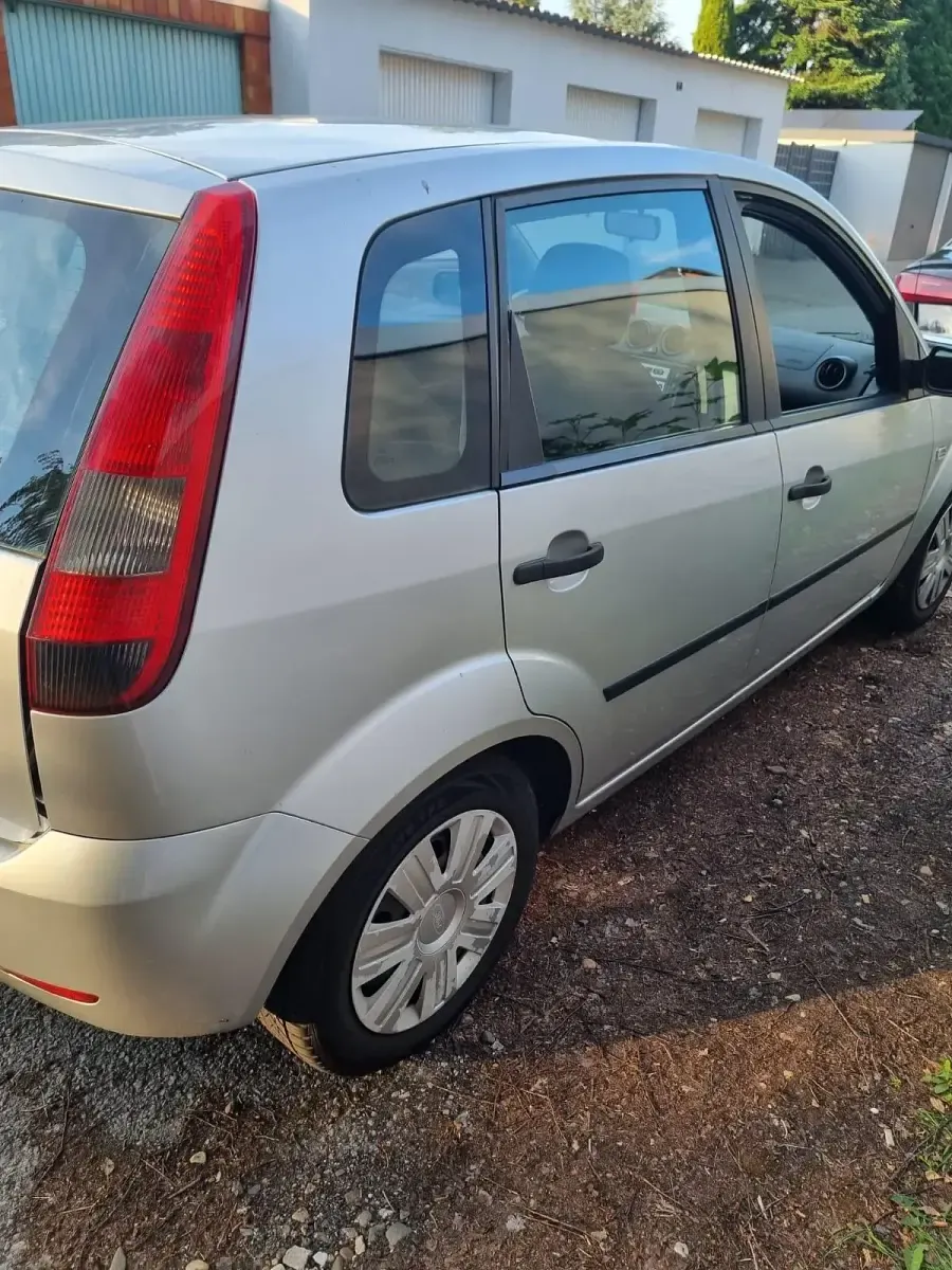 Gebraucht Ford Fiesta 88 PS (64 kW) 2005 Grau Kleinwagen
