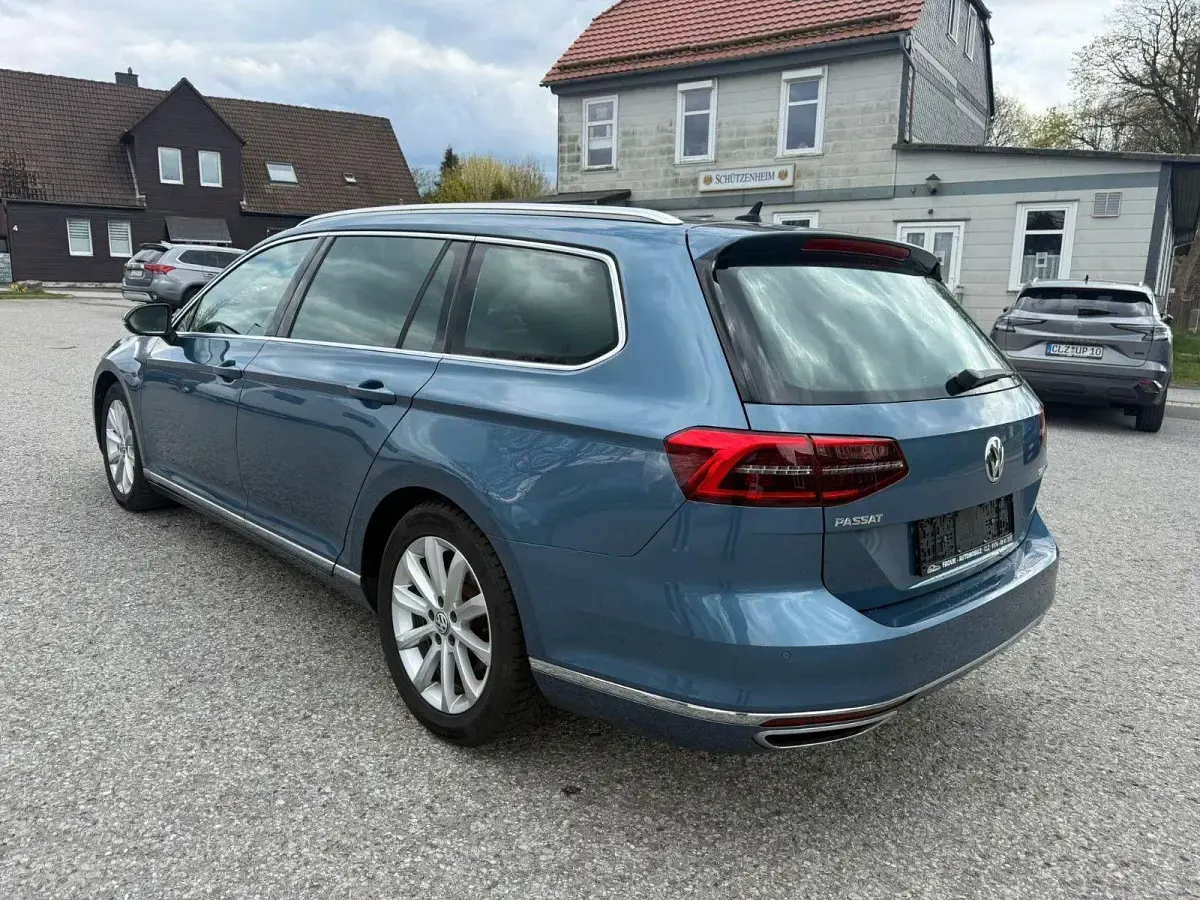 Gebraucht VW Passat R-line 220 PS (161 kW) 2017 Blau Kombi
