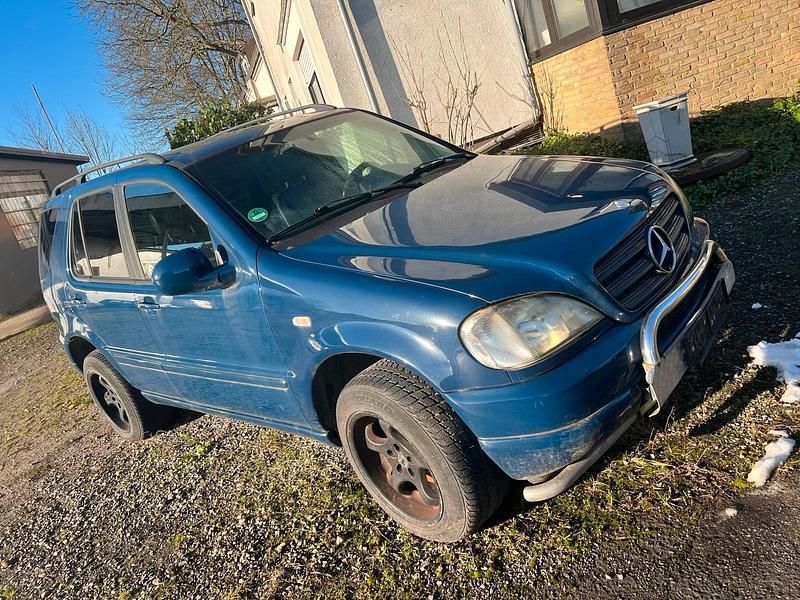Gebraucht Mercedes ML320 218 PS (160 kW) 1998 Grün SUV