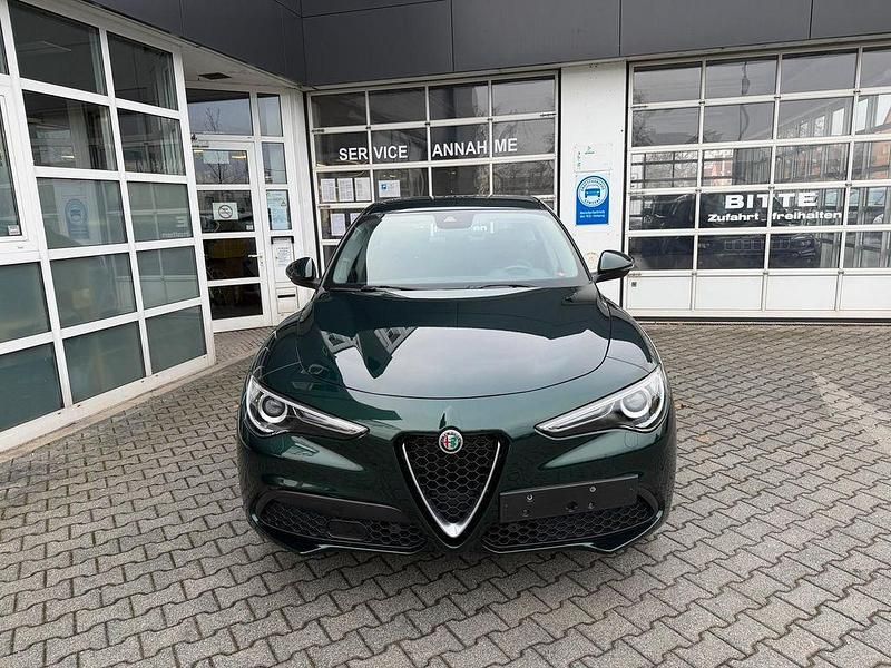 Gebraucht Alfa Romeo Stelvio Lusso 209 PS (153 kW) 2021 Grün SUV