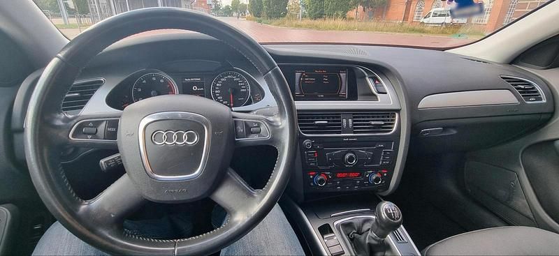Gebraucht Audi A4 160 PS (117 kW) 2011 Schwarz Limousine