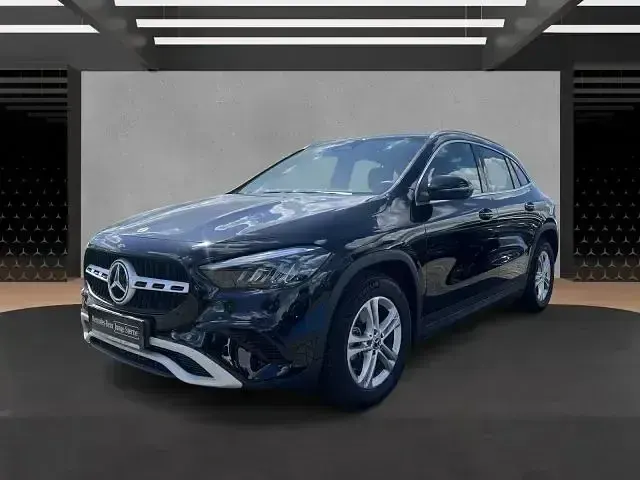 Gebraucht Mercedes GLA200 163 PS (119 kW) 2024 Schwarz SUV