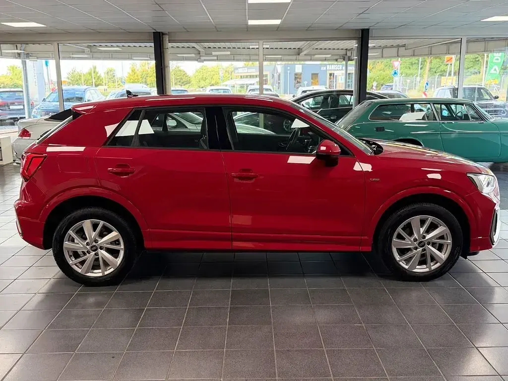 Gebraucht Audi Q2 S-Line 150 PS (110 kW) 2023 Rot SUV
