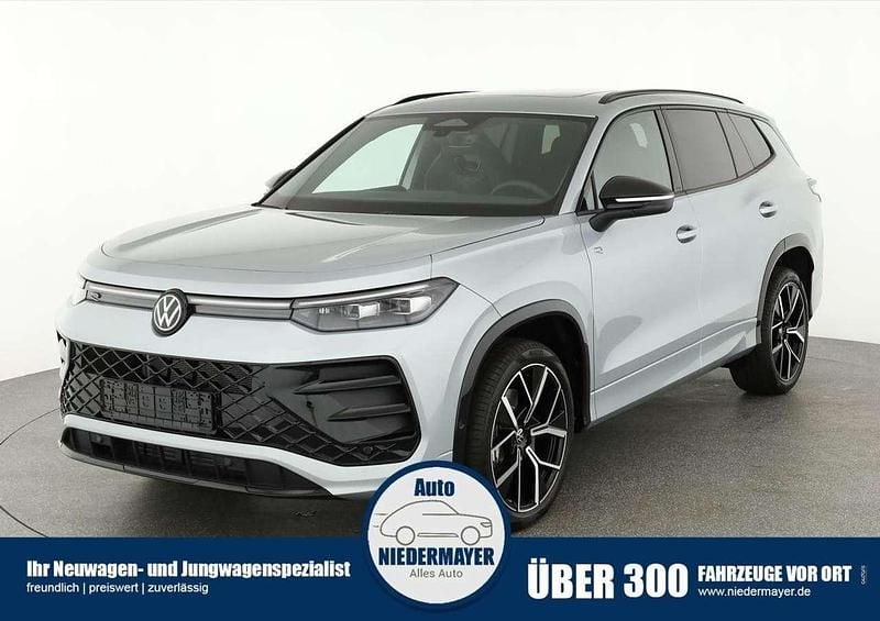 Cipressino green metallic Neu 2025 VW Tayron R-line SUV | 54.995 € (Superpreis) - Bild 1/4
