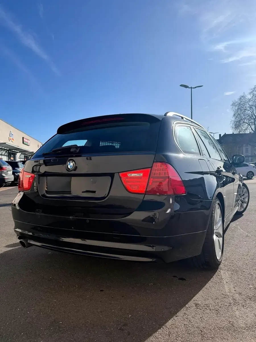 Gebraucht BMW 320 177 PS (130 kW) 2008 Schwarz Kombi