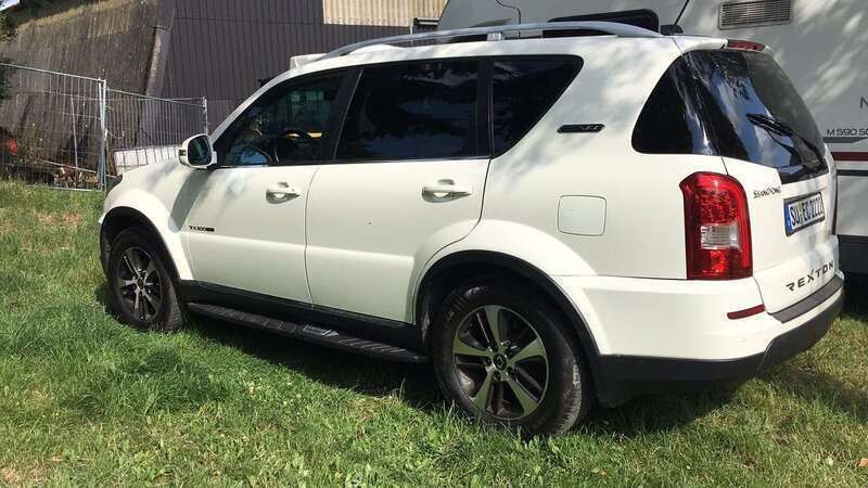 Weiß Gebraucht 2015 Ssangyong Rexton Sapphire SUV | 15.500 € (Fairer Preis) - Bild 1/4