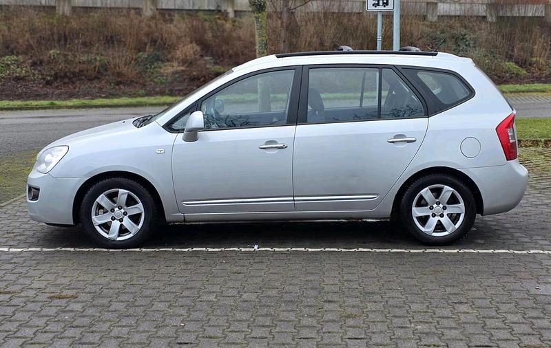 Gebraucht Kia Carens 145 PS (106 kW) 2008 Silber Van / Kleinbus