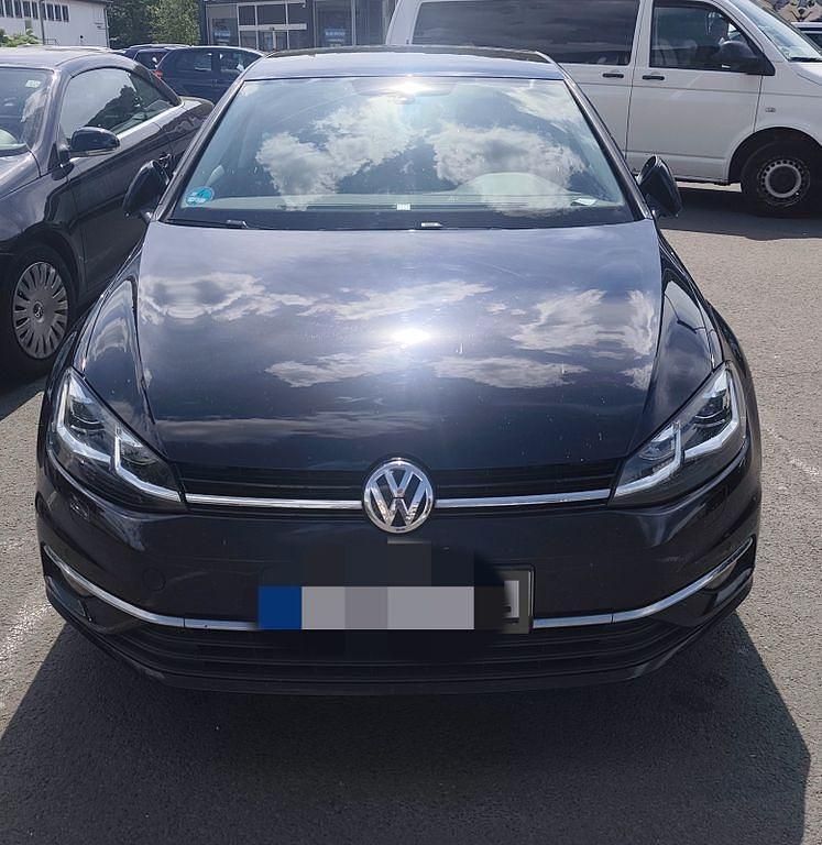 Schwarz Gebraucht 2019 VW Golf VII Highline Limousine | 16.200 € (Fairer Preis) - Bild 1/4