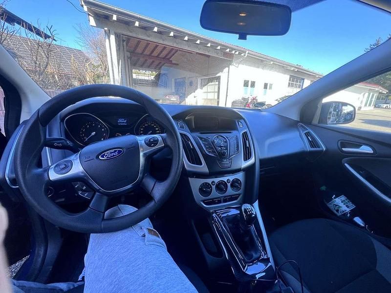 Używany Ford Focus Trend 101 KM (74 kW) 2012 Sedan/Limuzyna