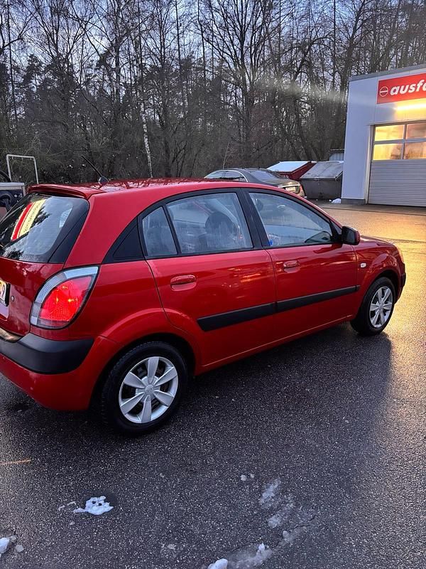 Gebraucht Kia Rio 97 PS (71 kW) 2006 Rot Kleinwagen