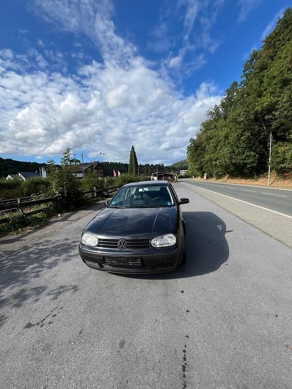 Schwarz Gebraucht 2003 VW Golf IV Kleinwagen | 500 € (Superpreis) - Bild 1/4