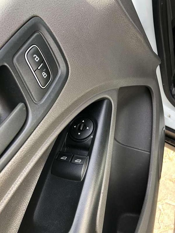 Gebraucht Ford Transit S 101 PS (74 kW) 2019 Weiß Van / Kleinbus