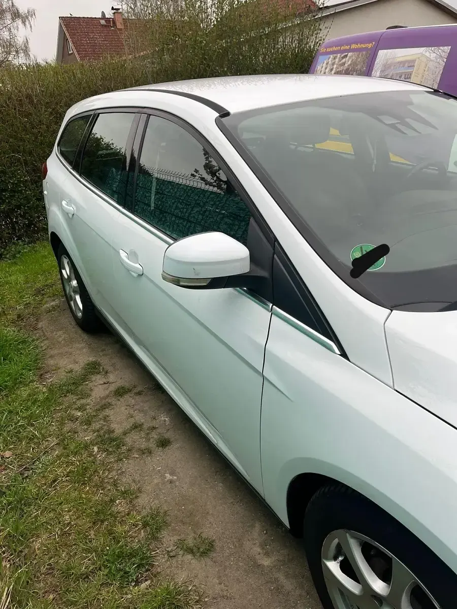 Gebraucht Ford Focus 125 PS (91 kW) 2012 Weiß Kombi
