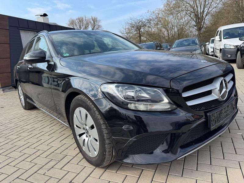 Gebraucht Mercedes C200 160 PS (117 kW) 2019 Schwarz Limousine