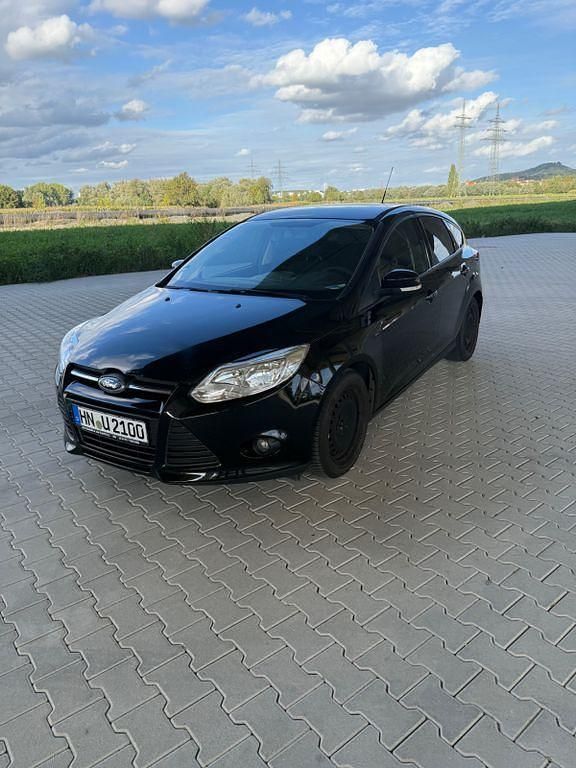 Schwarz Gebraucht 2011 Ford Focus Trend Limousine | 2.800 € (Fairer Preis) - Bild 1/4