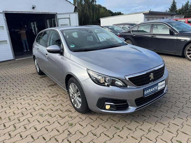 Grau Gebraucht 2021 Peugeot 308 Active Kombi | 12.500 € (Superpreis) - Bild 1/4