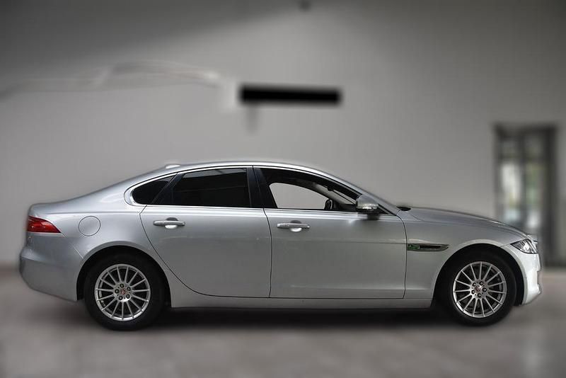 Silber metallic Gebraucht 2017 Jaguar XF Prestige Limousine | 18.130 € (Etwas zu teuer) - Bild 1/4