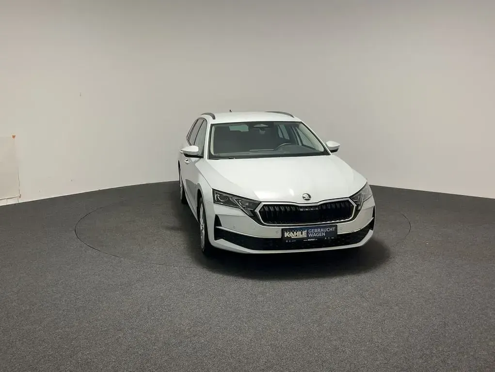Gebraucht Skoda Octavia Selection 150 PS (110 kW) 2025 Weiß Kombi