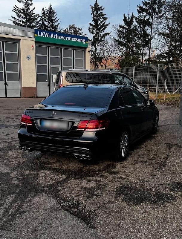 Gebraucht Mercedes E350 AMG 306 PS (225 kW) 2014 Schwarz Limousine