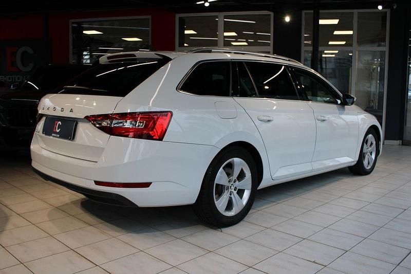Gebraucht Skoda Superb 150 PS (110 kW) 2020 Weiß Kombi