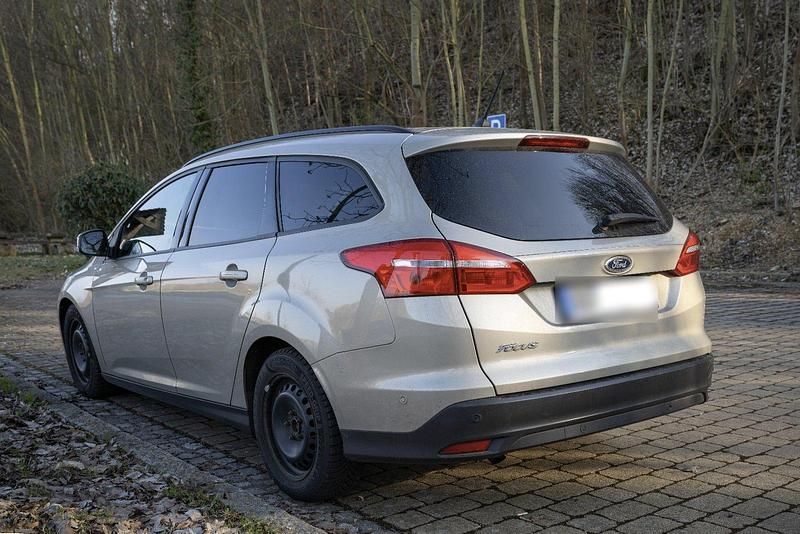 Gebraucht Ford Focus Business Edition 120 PS (88 kW) 2017 Grau Kombi