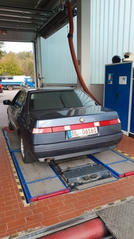 Blau Gebraucht 1993 Alfa Romeo 164 Limousine | 5.300 € - Bild 1/4