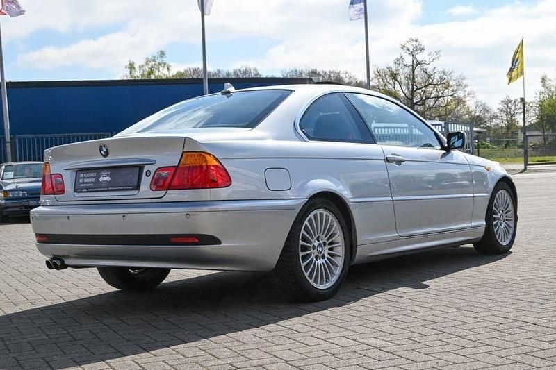 Second-hand BMW 330 Performance 231 CP (169 kW) 2003 Argintiu Coupe