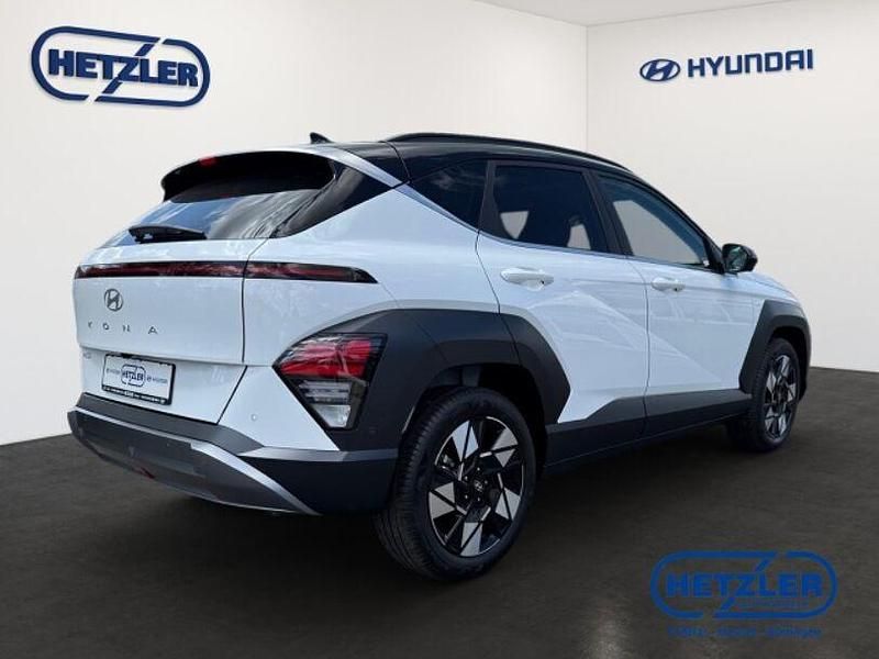 Gebraucht Hyundai Kona Prime 199 PS (146 kW) 2023 Serenity white / abyss black / SUV