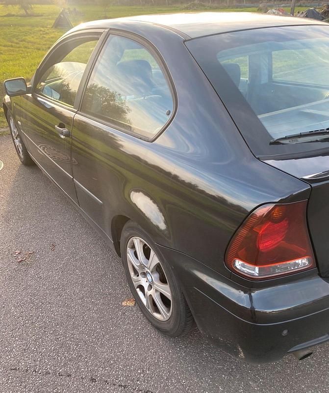 Gebraucht BMW 316 Compact 116 PS (85 kW) 2002 Schwarz Kleinwagen