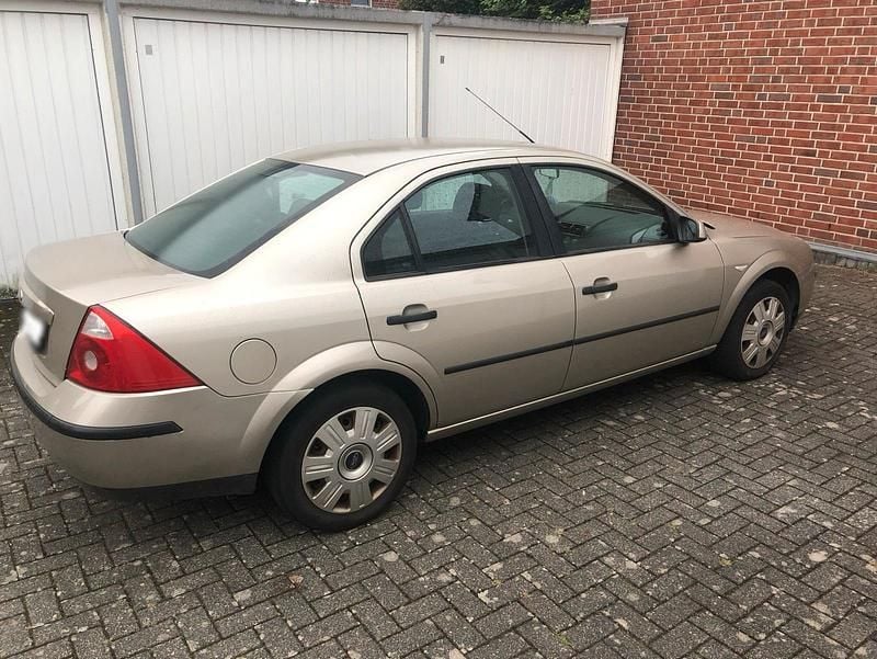 Gebraucht Ford Mondeo 110 PS (80 kW) 2005 Gold Limousine