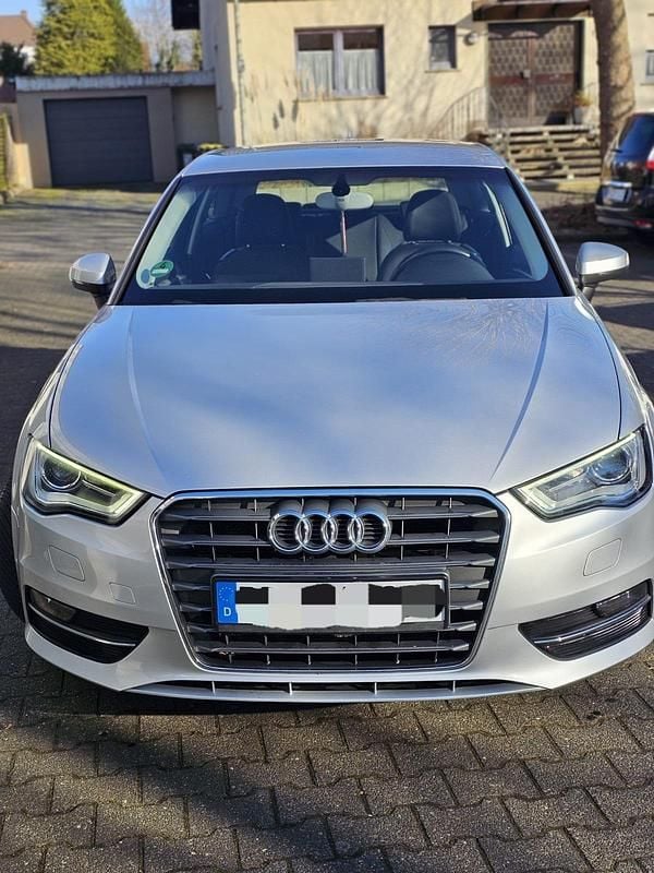 Grau Gebraucht 2013 Audi A3 Attraction Limousine | 7.000 € (Fairer Preis) - Bild 1/4