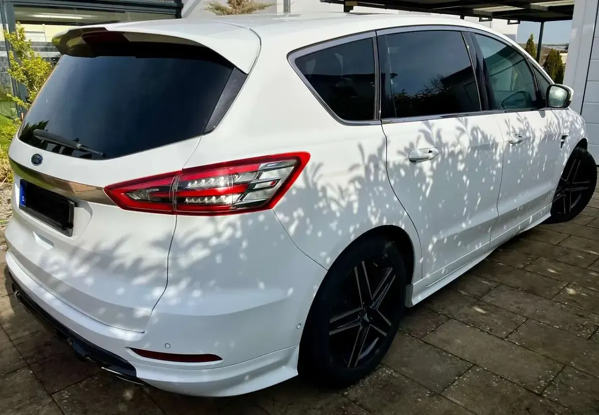 Gebraucht Ford S-MAX Sport 179 PS (131 kW) 2015 Weiß Van / Kleinbus
