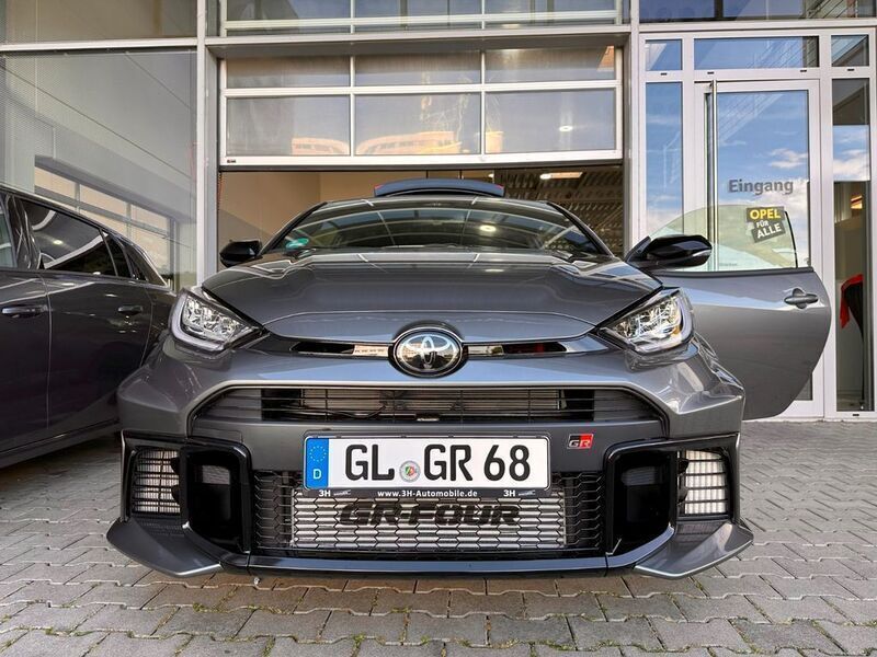 Grau Gebraucht 2024 Toyota Yaris Limousine | 45.000 € - Bild 1/4