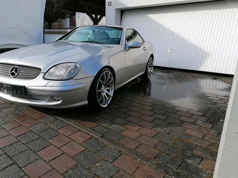 Gebraucht Mercedes SLK230 197 PS (144 kW) 2000 Silber Cabrio