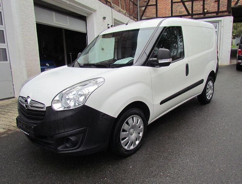 Weiß Gebraucht 2018 Opel Combo Van / Kleinbus | 7.490 € (Superpreis) - Bild 1/4