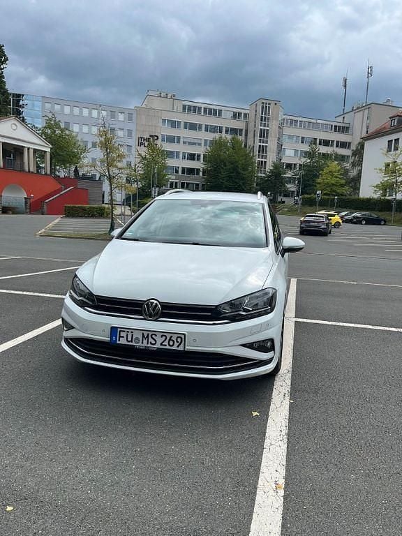 Weiß Gebraucht 2018 VW Golf Sportsvan Join Van / Kleinbus | 11.600 € (Guter Preis) - Bild 1/4