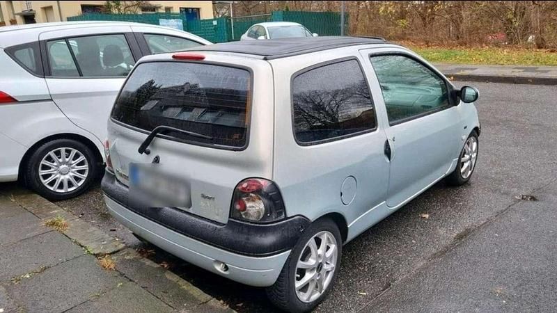 Używany Renault Twingo Initiale 75 KM (55 kW) 2005 Srebrny Hatchback