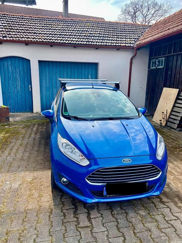 Gebraucht Ford Fiesta 101 PS (74 kW) 2013 Blau Kleinwagen