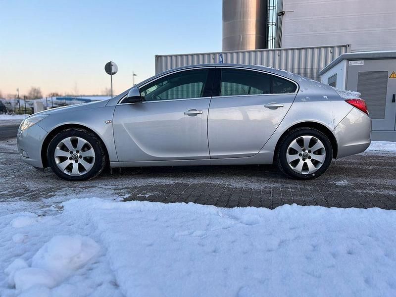 Gebraucht Opel Insignia Edition 140 PS (102 kW) 2013 Silber Limousine