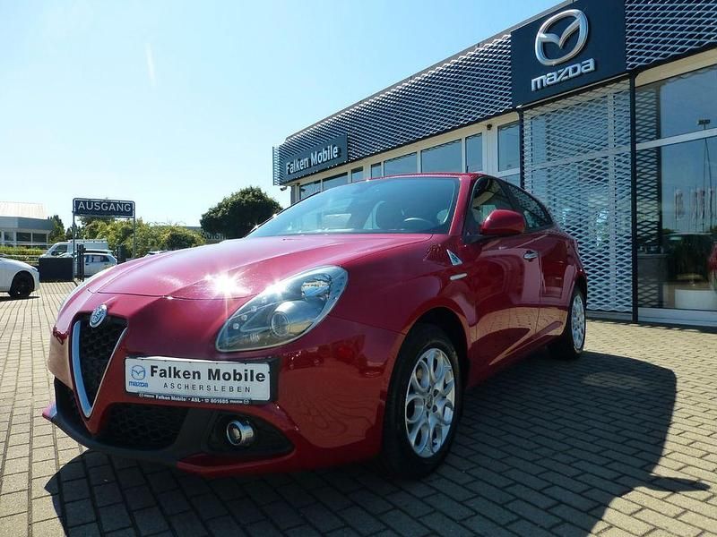 Rot Gebraucht 2019 Alfa Romeo Giulietta Kleinwagen | 8.990 € (Fairer Preis) - Bild 1/4