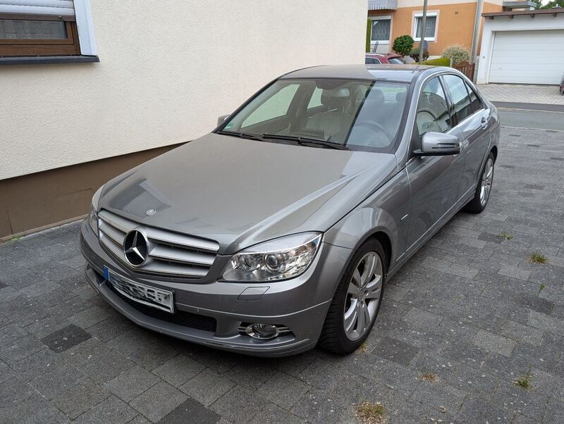Grau Gebraucht 2009 Mercedes C180 Avantgarde Limousine | 12.499 € (Etwas zu teuer) - Bild 1/4